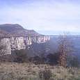 Vista del risco de Casadevall y al fondo el FAR 