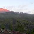 Vista de la carretera que baja hacia Chío y que sube hasta el Parque Nacional del Teide 
