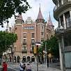 La Casa de les Punxes desde el carril bici de la Diagonal / Ruta en Bici De Barcelona a la playa del Prat 