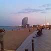 En la playa de la Barceloneta mirando al hotel Vela. / Ruta en Bici Ronda Verda de Barcelona. Vuelta completa 