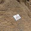 Cartel precaución de vías de escalada -no tirar piedras- / Callosa de Segura | Cueva Ahumada 