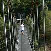 Cruzando el puente Colgante / Congost de Mont-rebei 