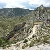 Cascada y pista de acceso desde el inicio (© Montañismo para todos) / Cuevas de Cañart 