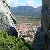El pueblo se deja ver entre las rocas / Fenouilledes | La Panoramique 