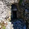 Podemos ir por un antiguo túnel que fue un búnker en su momento -opcional- / Gemmi Daubenhorn 