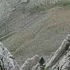 Un montañero descendiendo la tartera de la -enforcadura- / Pedraforca | Cima del Calderer 