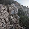 Tramo equipado con dos cadenas finas -algunas equipaciones no son necesarias si no está mojado- / Ruta Roja al Peñón de Ifach 