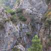 Detalle de excursionistas subiendo la primera parte de la vía ferrata / Valdeón | Picos de Europa 