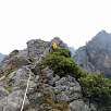 La cresta es ancha a veces protegida con vegetación / Valdeón | Picos de Europa 