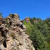 Última subida antes de finalizar la vía ferrata / Roca de la Creu | Castell de Segura 