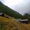 Camino de retorno entre antiguas casas pastorales / Schweifinen Mammut | Zermatt 