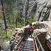 Escalera metálica que sube al Harney Peak / Ruta a pie Black Hills | Harney Peak | Cathedral Spires 