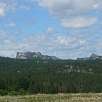 Vista lejana del Monte Rushmore / Ruta a pie Black Hills | Harney Peak | Cathedral Spires 