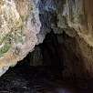 Interior de la cueva de la Torre -medio cerrada con unas rejas- / Ruta a pie Gorg de la Mola. Río Brugent del Ter 
