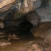 El agua se cuela por la roca / Ruta a pie La cueva Simanya 