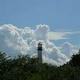 El faro y las típicas nubes de Florida 