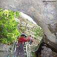 Escalada junto a la cascada (© Montañismo para todos) 