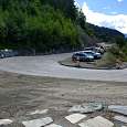Estacionamiento en la carretera Creux de Nax junto a la parada de autobús 
