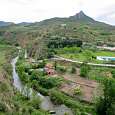 La imagen del río Leza junto con el monte Laturde de 1.039 m al fondo es muy bonita © Esther Merino 