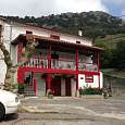 Al frente de esta casa podemos estacionar 