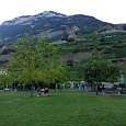 Parque y zona de juegos cerca del estacionamiento recomendado en la plaza de Farinet 