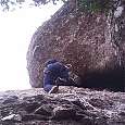 En este paso vertical treparemos con la ayuda de una cuerda sin anclajes de seguridad (2006) 