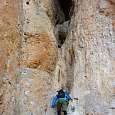 Llegamos a la zona de escalada de la cueva de la Selva 