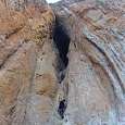 Vista de la entrada de la cueva de la Selva y sus vías de escalada 