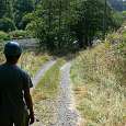 Camino de aproximación junto al río la Truyère 