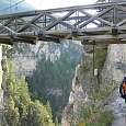 Iniciamos la ferrata por debajo del puente del Diablo 