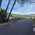 Estacionamiento y panel informativo junto a la carretera LV-9121 que se dirige a Llimiana 