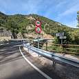 Camino de aproximación dejamos a la derecha el puente Nou de Monares 