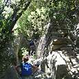 Subiendo por las escaleras que nos devolverán al camino principal  