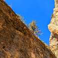 La vía ferrata sigue vertical hacia arriba 