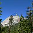 Vista sur-este del Half Dome -desde aquí se pueden intuir los cables de subida- 