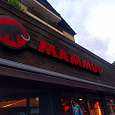 Cartel de la tienda Mammut -patrocinadora de la vía ferrata- en el centro de Zermatt 