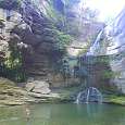 La Roca Foradada y la bonita zona de baño en la cascada del torrente de la Rotllada 