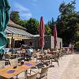 Restaurante en la estación superior del funicular y baños públicos 