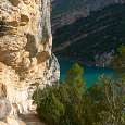 Primer muro junto al pantano -pronto veremos las pasarelas- 