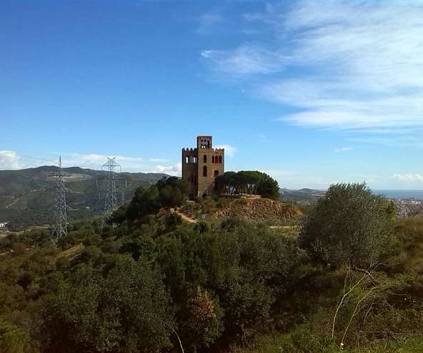 La carretera de les Aigües desde Torre Baró a Sant Pere Màrtir